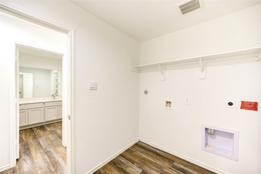 Spacious, unfurnished interior of a new home in Breckenridge Forest, Spring (Image 26).