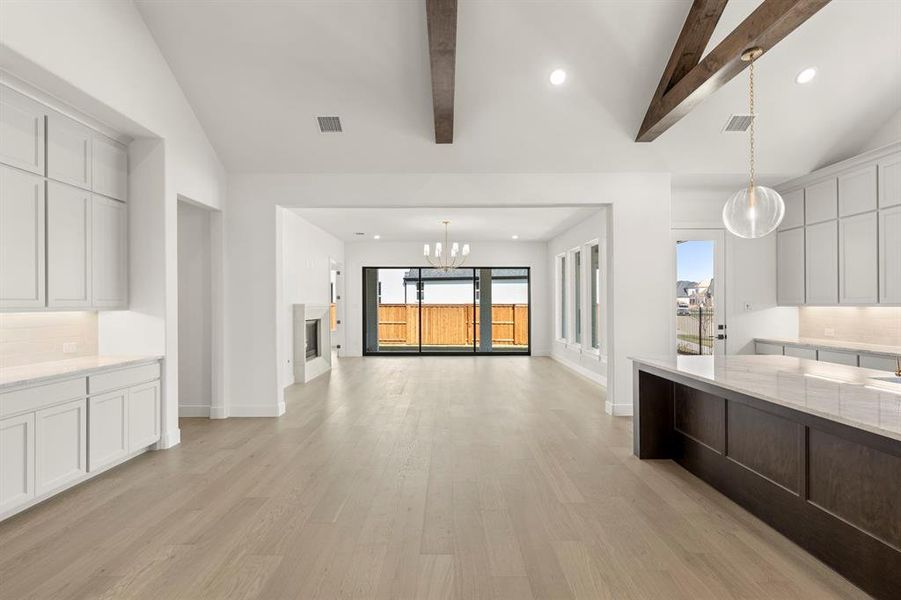 18. 200 Pearland - Dining