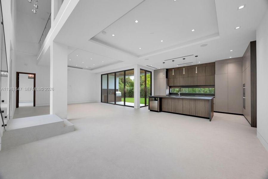 Spacious, unfurnished interior of a new home in , Miami (Image 60).