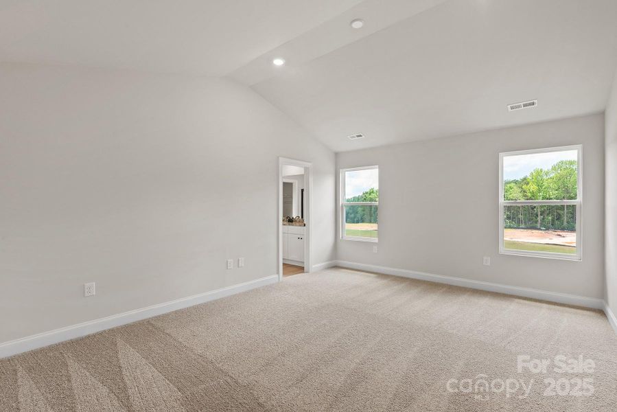 Spacious, unfurnished interior of a new home in Ascot Woods, Charlotte (Image 8).