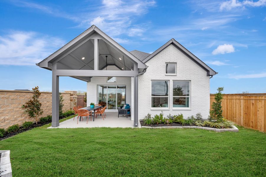 Representative exterior details of a home built from the The Kingsland by David Weekley Homes in Sienna 40' Homesites, Missouri City (Image 3).