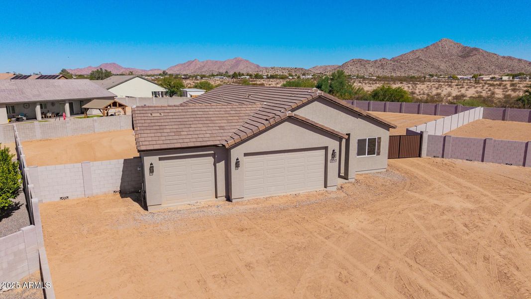 02 - Loma Drone 02 - Loma Drone