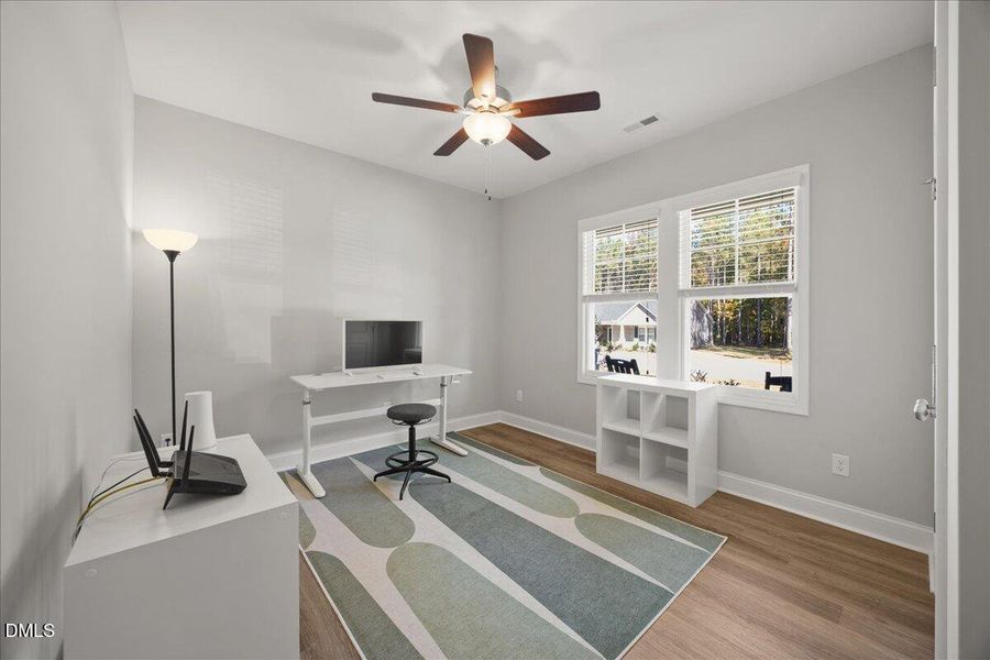 Secondary bedroom/office