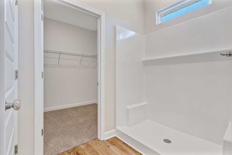 Spacious, unfurnished interior of a new home in Oak Hollow, Crestview (Image 33).