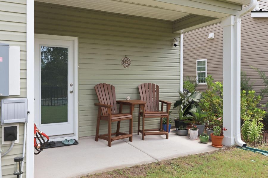 Exterior details and patio area of a home in , Wando (Image 23).