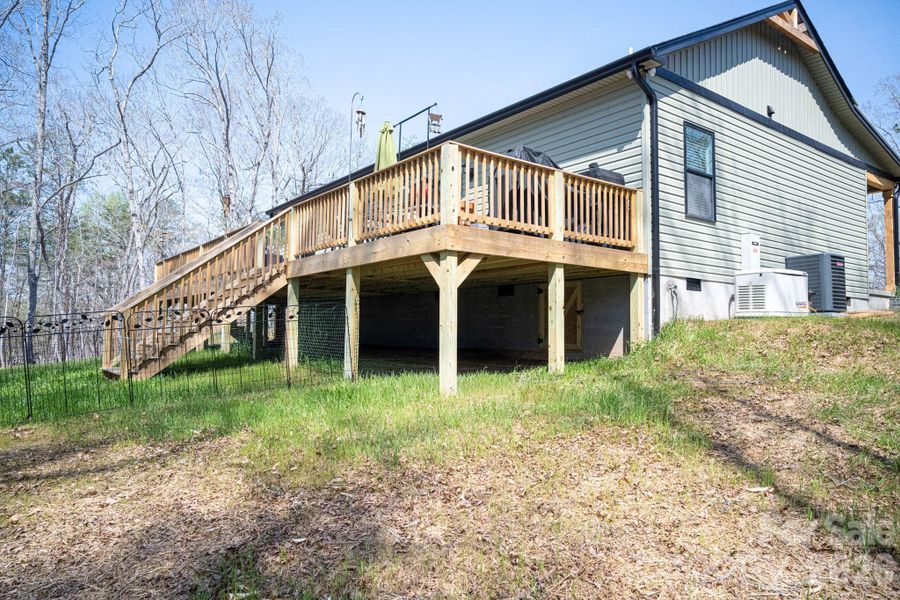 Exterior details and patio area of a home in , Troy (Image 28).