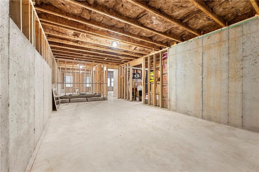 Spacious, unfurnished interior of a new home in Genesee, Newnan (Image 18).