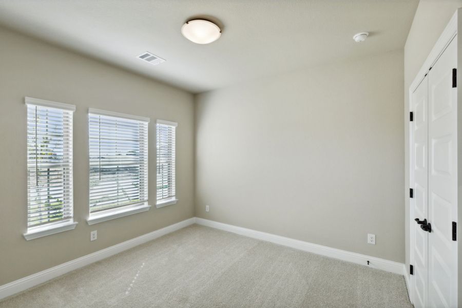 Spacious, unfurnished interior of a new home in Summer Crest, Fort Worth (Image 23).