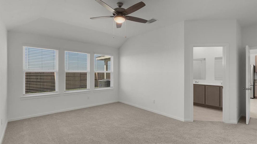 Spacious, unfurnished interior of a new home in Briarwood, Elgin (Image 16).