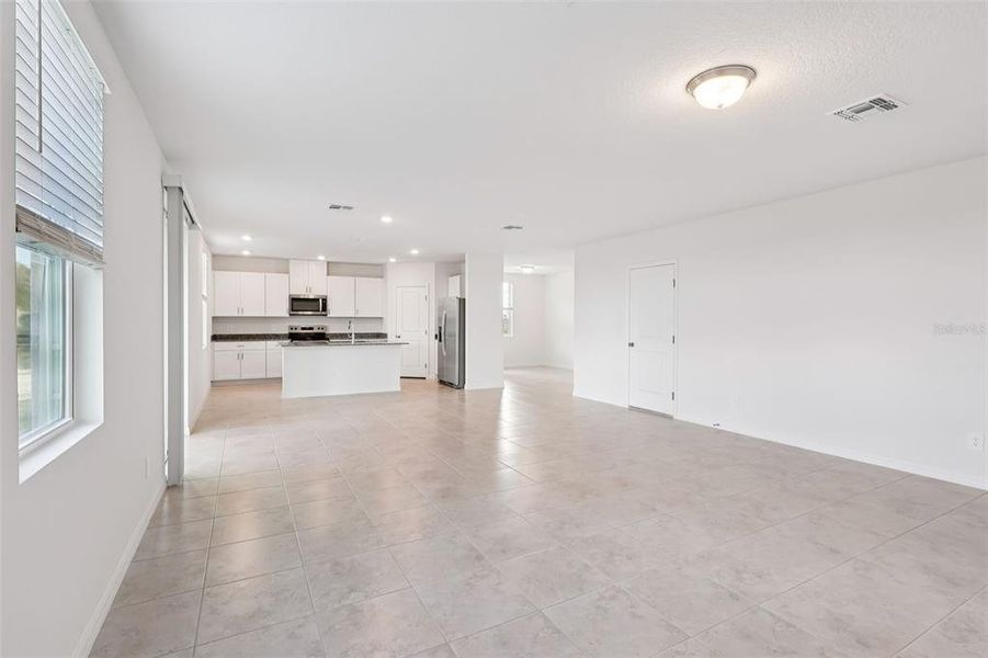 Spacious, unfurnished interior of a new home in Crosswinds - Signature Series, Haines City (Image 15).