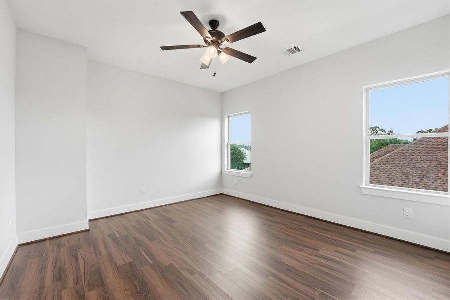 Spacious, unfurnished interior of a new home in , Houston (Image 25).