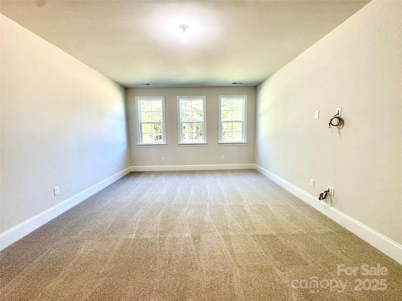 Spacious, unfurnished interior of a new home in Saddlehorn, Troutman (Image 21).