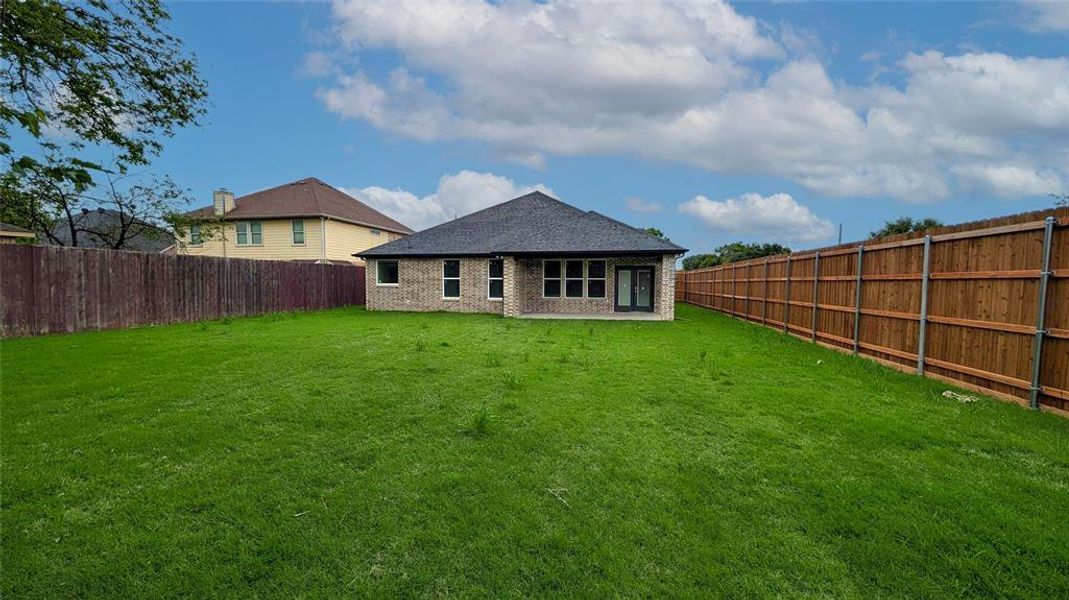 Exterior details and patio area of a home in , Grand Prairie (Image 23).