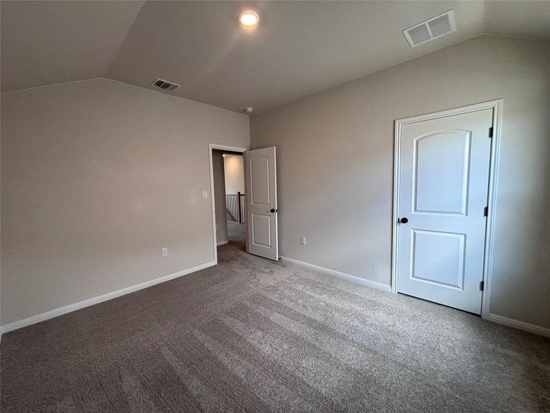 Spacious, unfurnished interior of a new home in The Colony, Bastrop (Image 27).