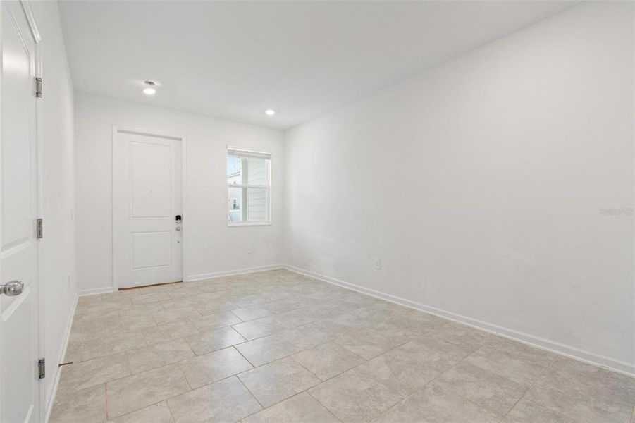 Spacious, unfurnished interior of a new home in Lake Wilson Reserve, Kissimmee (Image 21). Spacious, unfurnished interior of a new home in Lake Wilson Reserve, Kissimmee (Image 21).