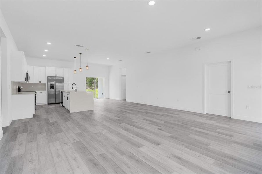 Spacious, unfurnished interior of a new home in , Ocala (Image 13).