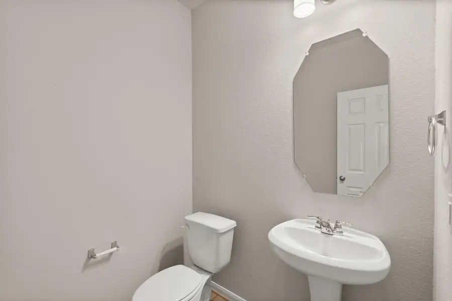 Note: Sample product photo. Actual exterior and interior selections may vary by homesite. Photo may be virtually staged
