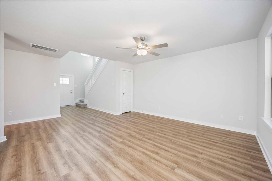 Spacious, unfurnished interior of a new home in Sandrock Station, Houston (Image 20).