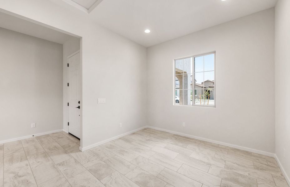 Spacious, unfurnished interior of a new home in Legado West, Queen Creek (Image 30).