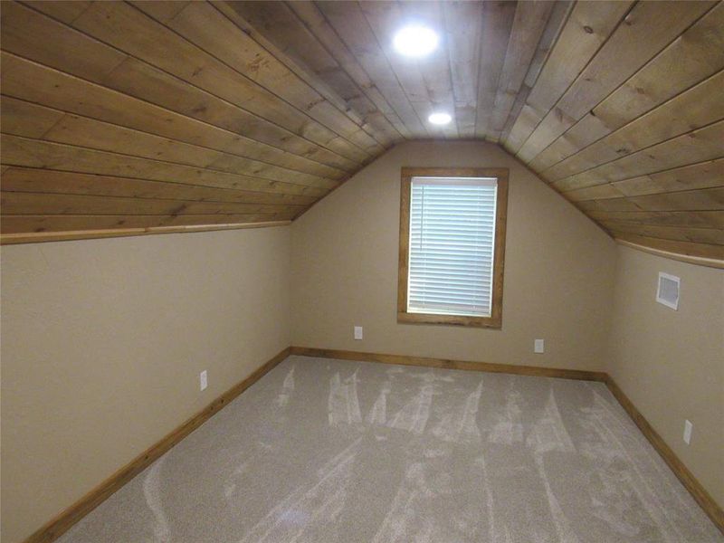 Spacious, unfurnished interior of a new home in , Gainesville (Image 13).