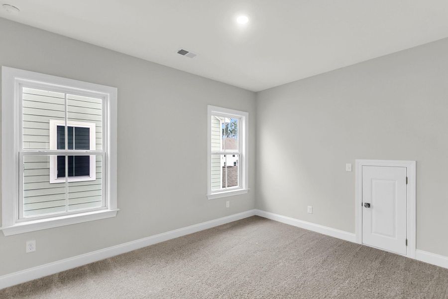 Spacious, unfurnished interior of a new home in Tidewater at Lakes of Cane Bay, Summerville (Image 45).