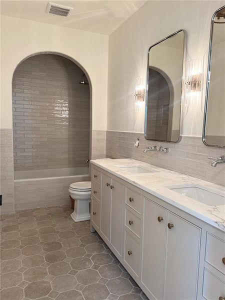 Furnished interior view inside a new home in , Tampa (Image 16).