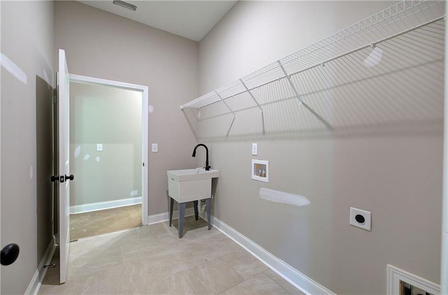 Spacious, unfurnished interior of a new home in , Dallas (Image 15).
