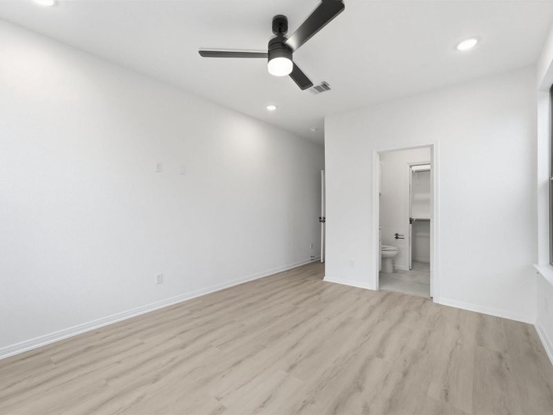 Spacious, unfurnished interior of a new home in , Houston (Image 23).