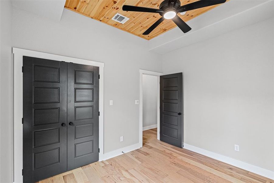 Spacious, unfurnished interior of a new home in , Granbury (Image 27). Spacious, unfurnished interior of a new home in , Granbury (Image 27).
