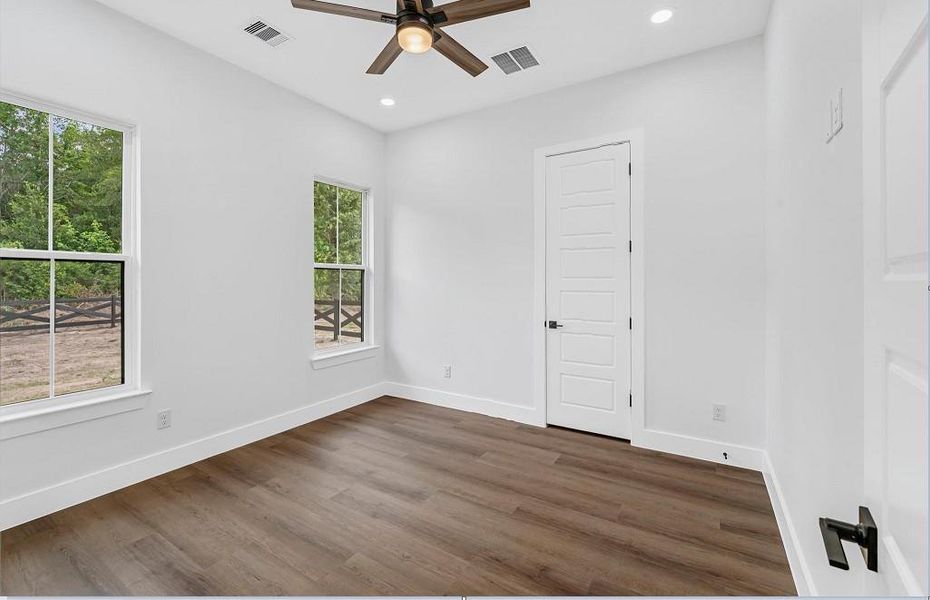 Spacious, unfurnished interior of a new home in , Conroe (Image 25). Spacious, unfurnished interior of a new home in , Conroe (Image 25).