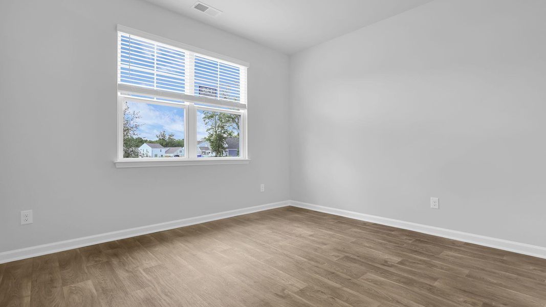 Spacious, unfurnished interior of a new home in Sheep Island, Summerville (Image 26).