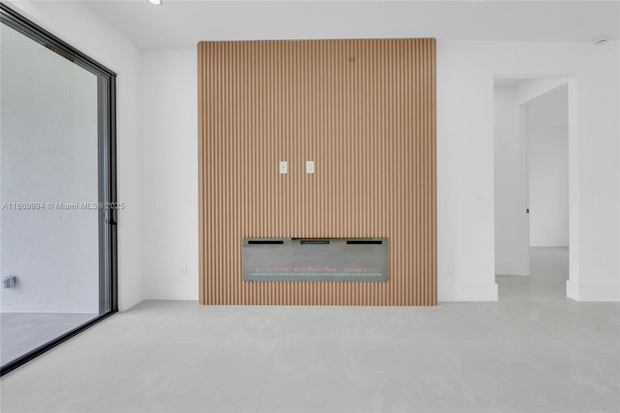 Spacious, unfurnished interior of a new home in , Lehigh Acres (Image 12).