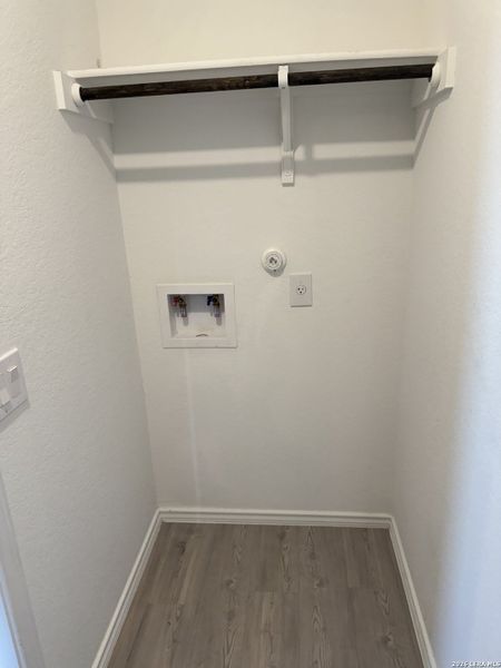Spacious, unfurnished interior of a new home in Mission del Lago, San Antonio (Image 13).