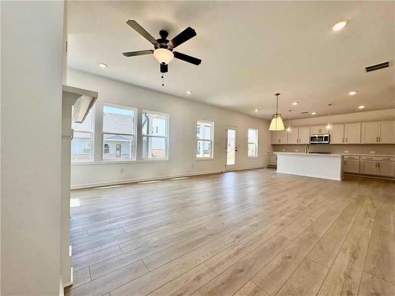 Spacious, unfurnished interior of a new home in Eastlyn Crossing, Flowery Branch (Image 11).