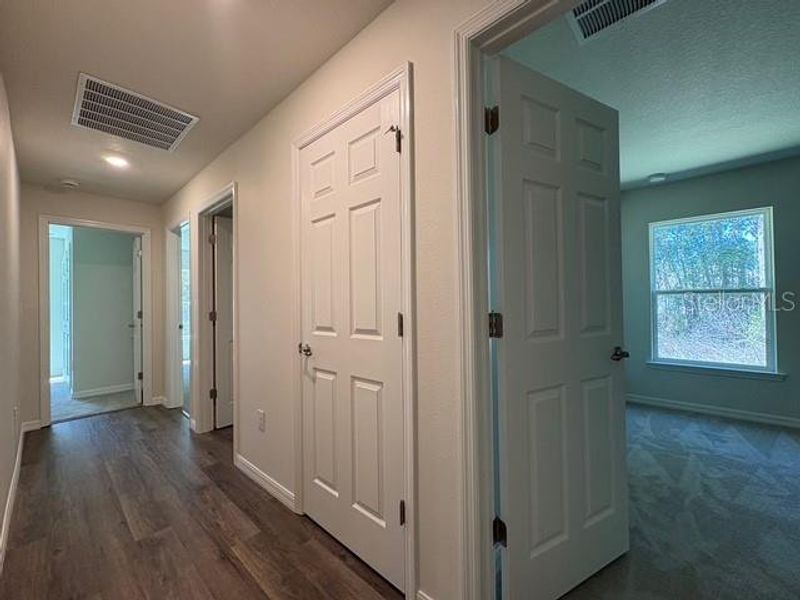 Spacious, unfurnished interior of a new home in , Ocala (Image 9).