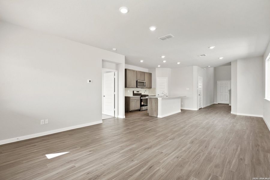 Spacious, unfurnished interior of a new home in Hickory Ridge, Elmendorf (Image 15).