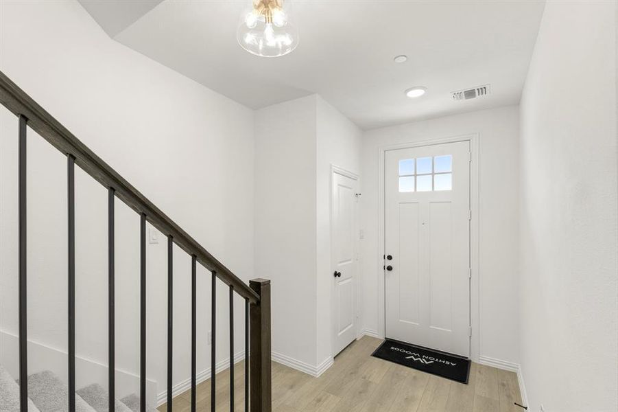 05. 1033 Concan - Entry