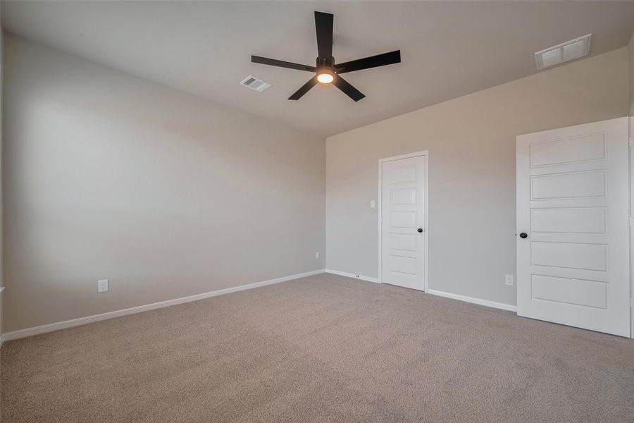 Spacious, unfurnished interior of a new home in Woodland Lakes, Huffman (Image 30).