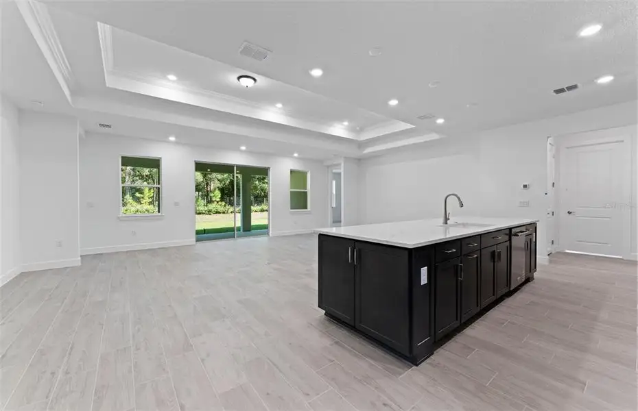 Spacious, unfurnished interior of a new home in Del Webb Stone Creek, Ocala (Image 13).