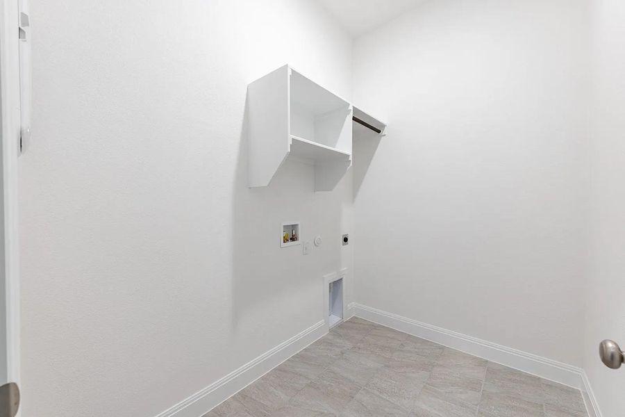 Spacious, unfurnished interior of a new home in The Colony - 45', Bastrop (Image 7).