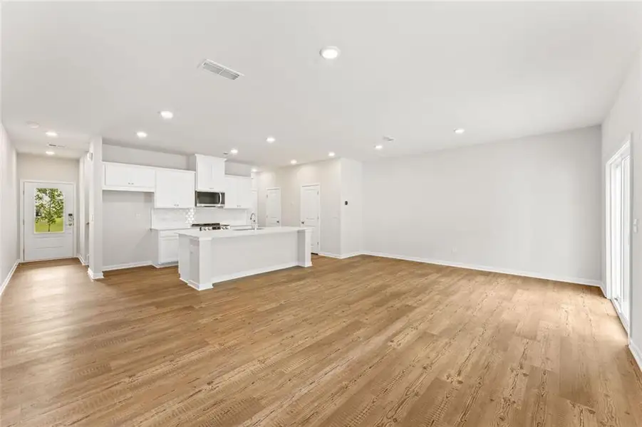 Spacious, unfurnished interior of a new home in Sherwood Square, Flowery Branch (Image 13).