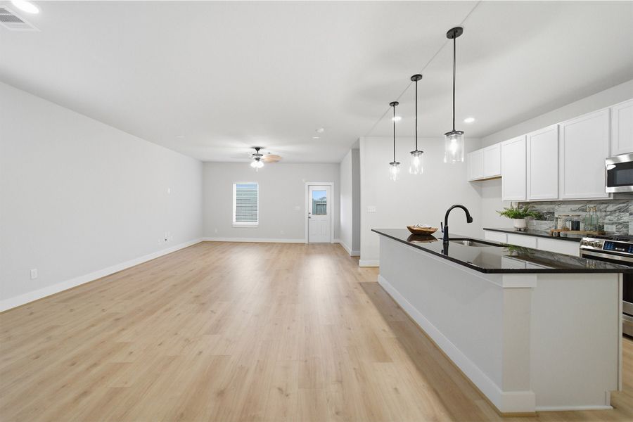 Spacious, unfurnished interior of a new home in Massey Oaks, Pearland (Image 17).