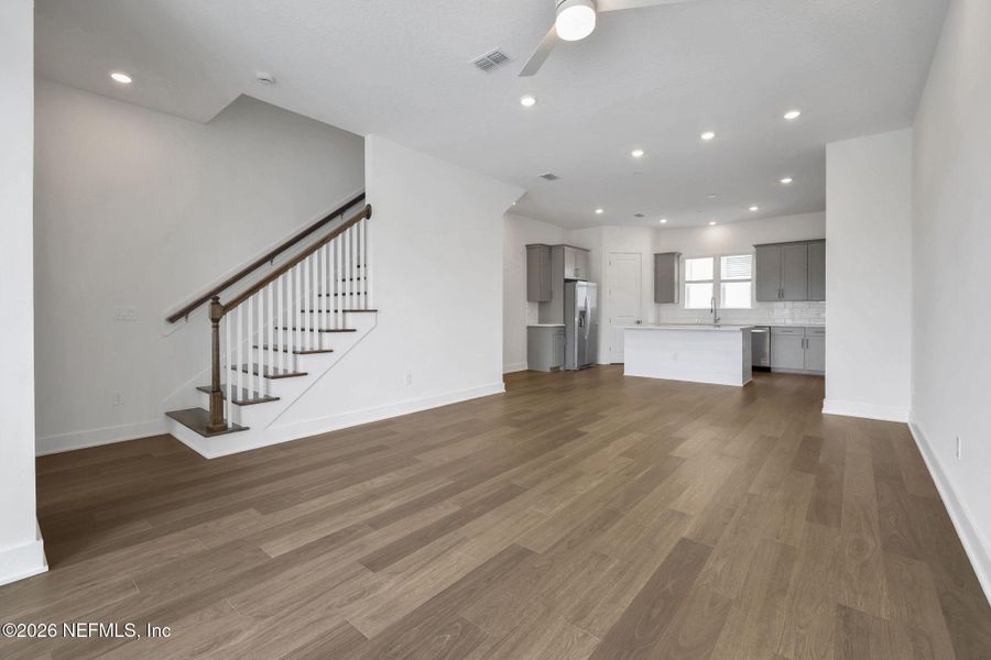 Spacious, unfurnished interior of a new home in , Jacksonville Beach (Image 31).