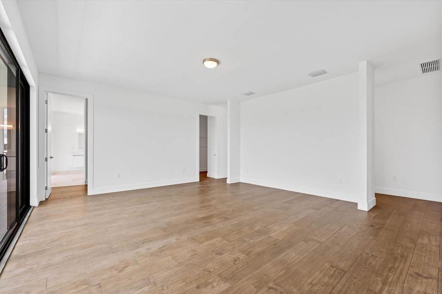 Spacious, unfurnished interior of a new home in , Weston (Image 82).