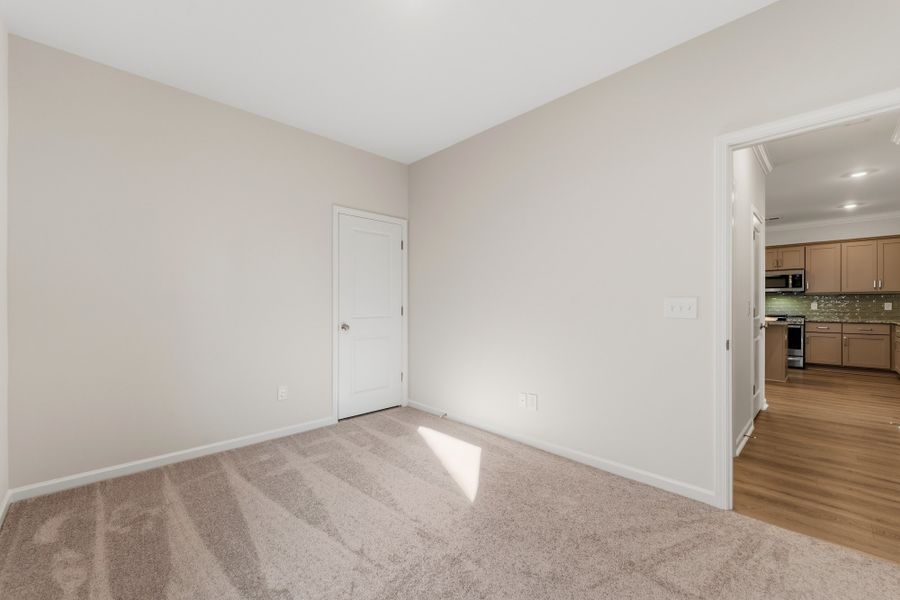 Spacious, unfurnished interior of a new home in Landmark Commons, Boiling Springs (Image 22).