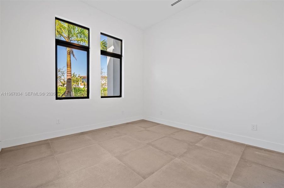Spacious, unfurnished interior of a new home in , Davie (Image 18).