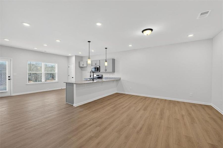 Spacious, unfurnished interior of a new home in Sanders Park, Austell (Image 15).