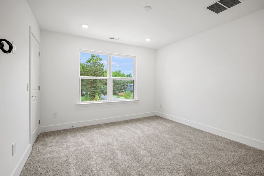 Spacious, unfurnished interior of a new home in West End Heights, Charlotte (Image 27).