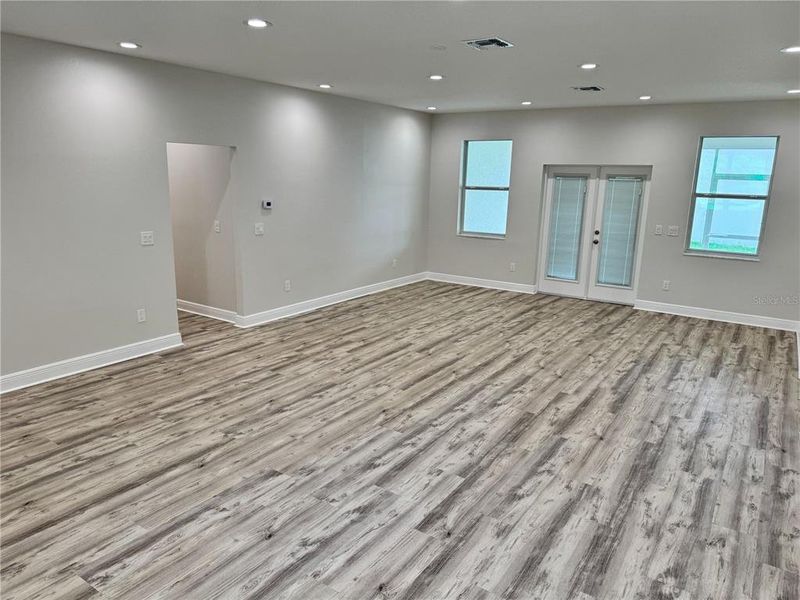 Spacious, unfurnished interior of a new home in , Dade City (Image 25).