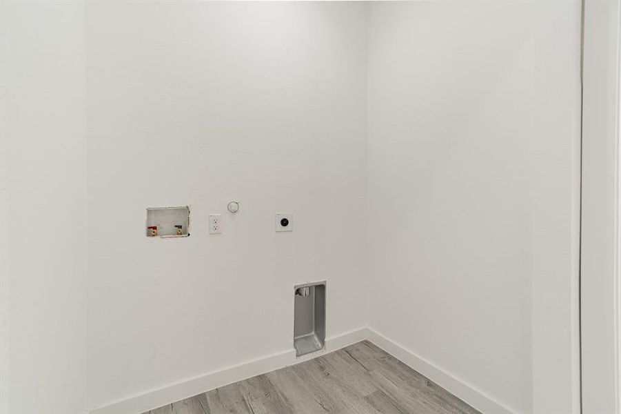 Spacious, unfurnished interior of a new home in , Dallas (Image 32).